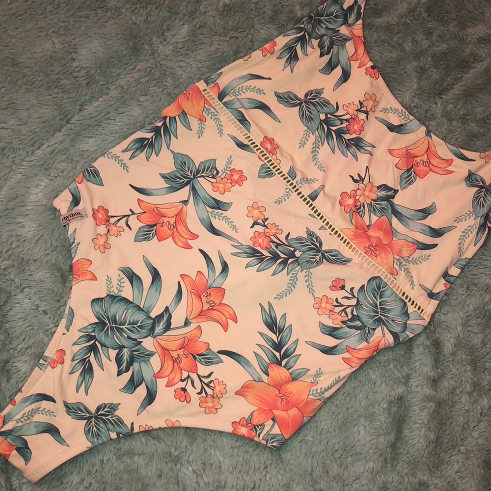 RHYTHM. HIGH-RISE LOW BACK CHEEKY SWIMSUIT 📍